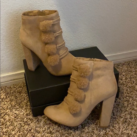 Francesca’s Yolanda Beige Fur Puff Boots - Picture 1 of 10